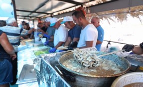 Aliağa’da balık sezonu balık ekmek şenliği ile kutlandı