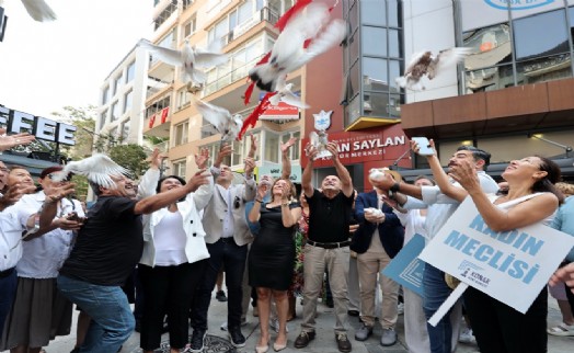 Barış güvercinleri Konak’ta havalandı