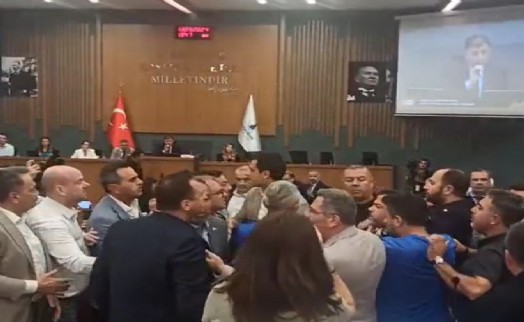 Büyükşehir'de yüksek gerilim: Meclis üyeleri birbirine girdi!