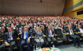 CHP Tüzük Kurultayı'nda parti tüzüğünün 28 maddesinde değişiklik öngören taslak kabul edildi