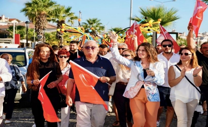 Çeşme Festivali, '90’larda Çeşme' teması ile başladı!