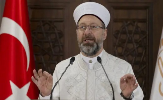 Diyanet Başkanı Erbaş'ın Kelime-i Şehadet'i yanlış okuması olay oldu