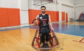 Engelini basketbolla aştı: Empati kurmaya çalıştığım takımda oyuncu oldum