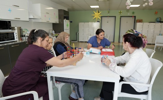 Gaziemir Belediyesi’nden alzheimer hastalarına tam destek