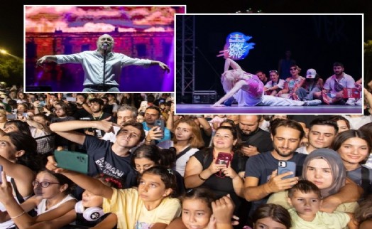 İzmir Enternasyonal Fuarı’nda müzik ve dans dolu gece