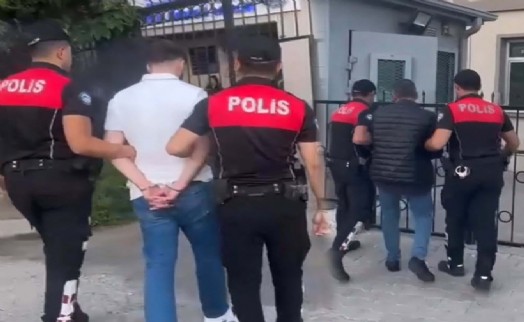 İzmir'de motosikletli polisler çeşitli suçlardan aranan 80 şüpheliyi yakaladı