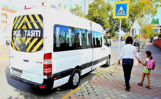 İzmir'de okul servis ücretlerine zam!