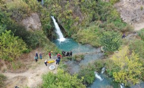 Kahreden haber; İki çocuğunu boğulmaktan kurtardı, kendisi öldü