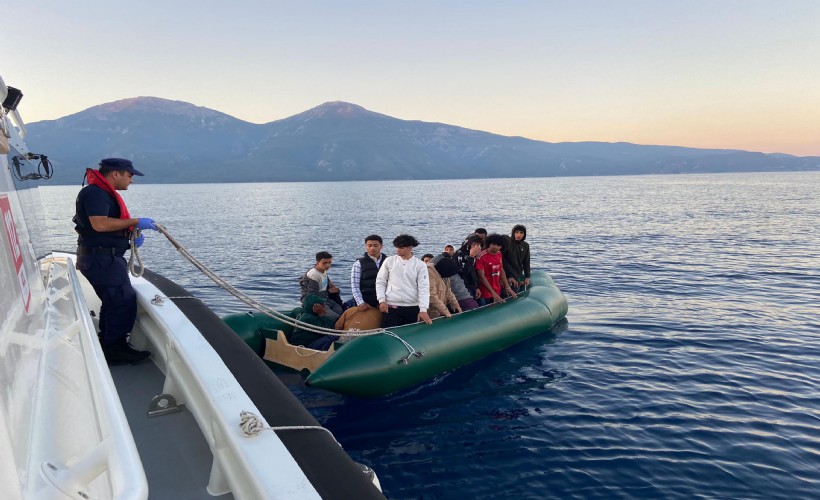 Kuşadası'nda Yunan unsurlarınca geri itilen 22 kaçak göçmen kurtarıldı