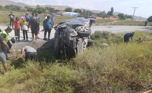 Minibüsün takla attığı ölümlü kaza kamerada