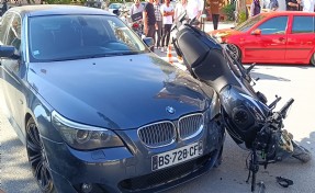 Otomobille çarpışan motosiklet sürücüsü yaralandı