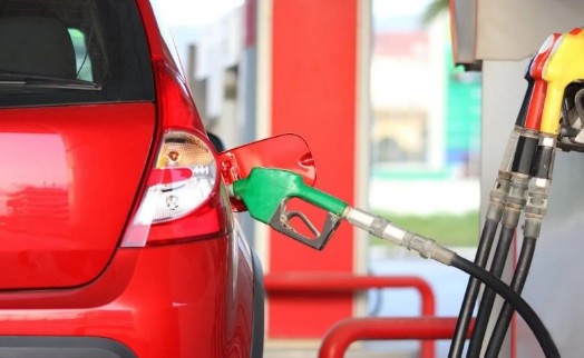 Pazar gününün akaryakıt fiyatları belli oldu: Benzine zam geliyor