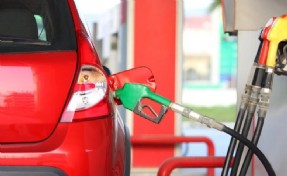 Pazar gününün akaryakıt fiyatları belli oldu: Benzine zam geliyor