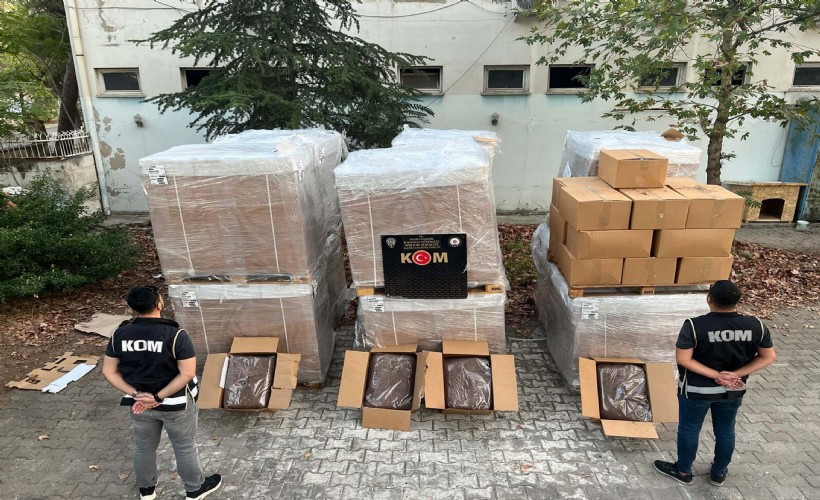 Salihli'de durdurulan kamyonda 3 ton kıyılmış tütün ele geçirildi; 6 gözaltı