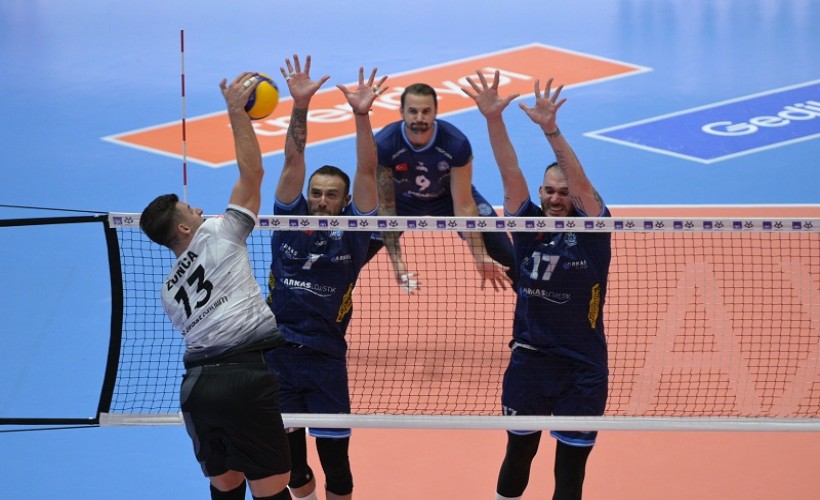 TSYD İzmir Voleybol Turnuvası'nda ikinci gün tamamlandı