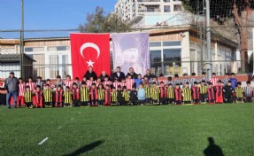 Bayraklı’da U-10 Cup Futbol Turnuvası başladı