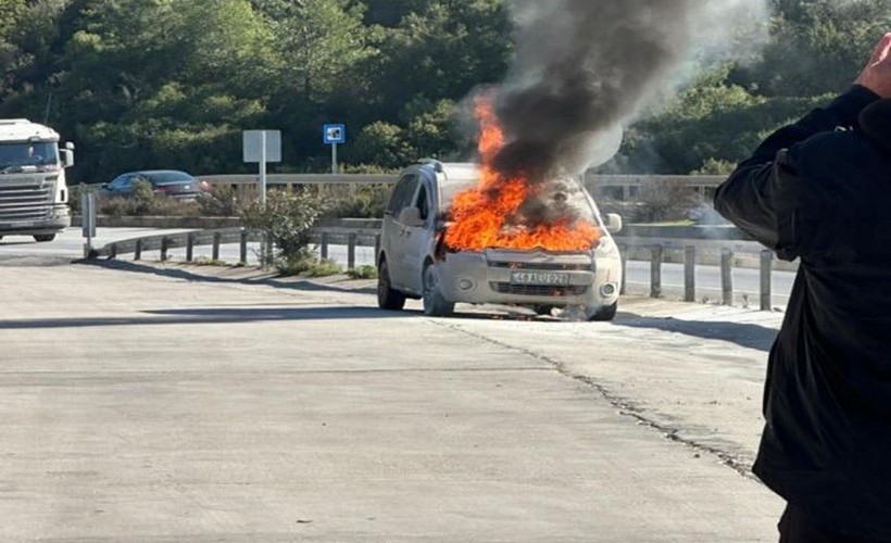 Bodrum'da hafif ticari araç yandı