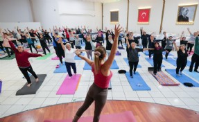 Buca’da pilates, zumba, yoga derslerine kadınlardan büyük ilgi