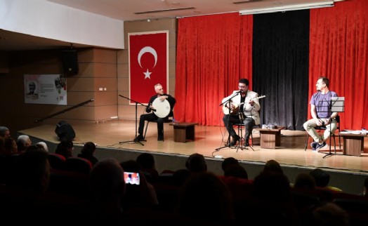 Çiğli’de şiir ve türkü rüzgarı esti: Sanat ve edebiyat buluşması