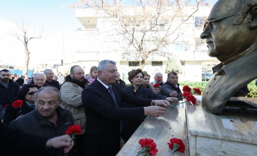 Uğur Mumcu, Güzelbahçe’deki büstü başında anıldı