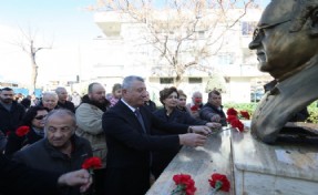 Uğur Mumcu, Güzelbahçe’deki büstü başında anıldı