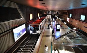 İzmir Metro'da seferler gecikmeli yapılıyor