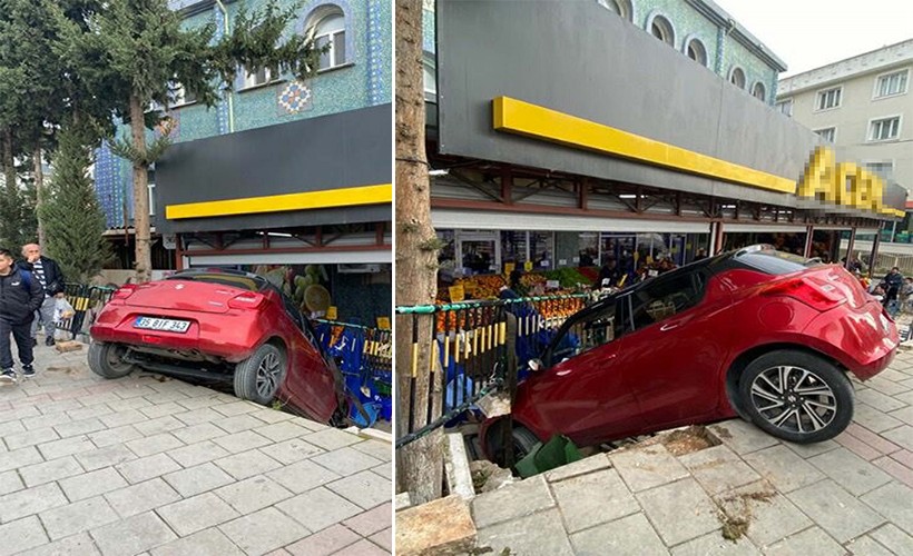 İzmir'de otomobil kaldırımda asılı kaldı