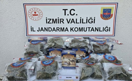 İzmir'de uyuşturucuya 2 gözaltı