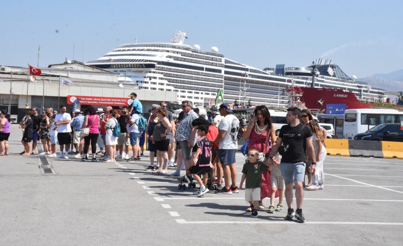 İzmir'e 2024'te denizden 172 bin 109 turist geldi