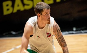 Karşıyaka basketbolda yabancısız kaldı