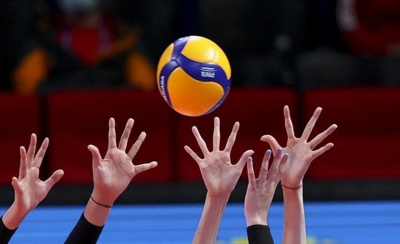 Karşıyaka voleybolda Vakıfbank'a konuk