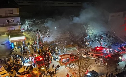 Konya'da çöken bina ile ilgili vahim iddia... 1 kişi aranıyor