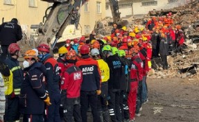 Konya'da çöken binadan acı haber! 2 kişinin cansız bedenine ulaşıldı!