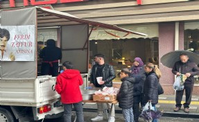 Manisa'da Ferdi Tayfur hayrına lokma dağıtıldı