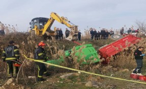 Traktör devrildi; dede öldü, araçtan atlayan torunu kurtuldu