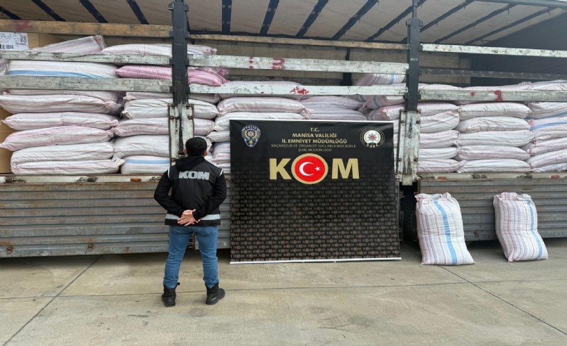 Turgutlu'da 6 ton 200 kilo kaçak kıyılmış tütün ele geçirildi