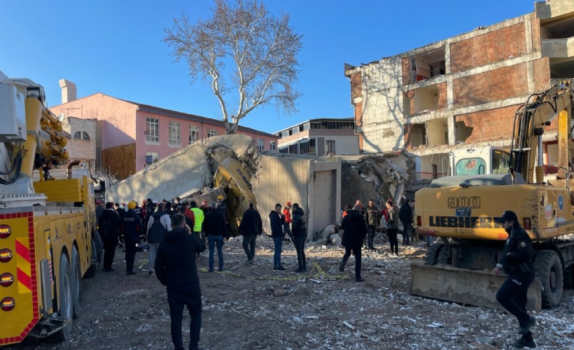 Uşak'ta göçük altında kalan kepçe operatörünün cansız bedenine ulaşıldı