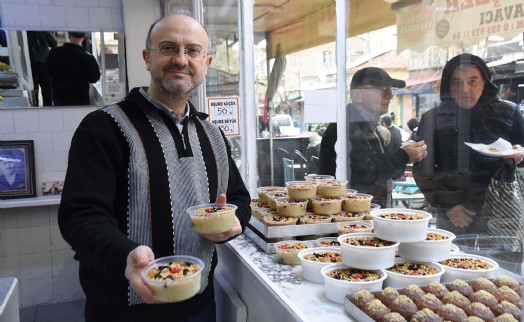 8 metrekarelik dükkanda dede mesleği tatlıcılığı 49 yıldır sürdürüyor