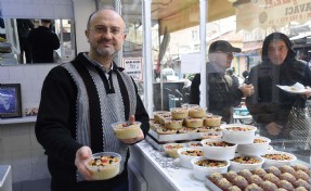 8 metrekarelik dükkanda dede mesleği tatlıcılığı 49 yıldır sürdürüyor