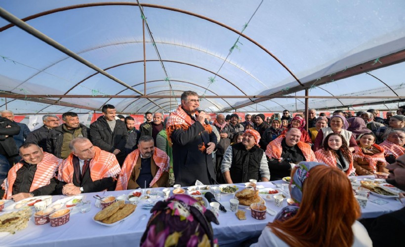 Başkan Tugay CHP’nin Menderes buluşmasında çiftçilere seslendi: Baskılar vız gelir tırıs gider