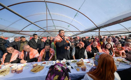 Başkan Tugay CHP’nin Menderes buluşmasında çiftçilere seslendi: Baskılar vız gelir tırıs gider