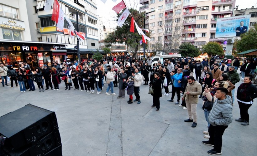 Bornova aşka geldi! Küçükpark’ta romantik akşam