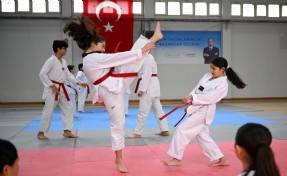 Bornova’da taekwondocuların kuşak heyecanı