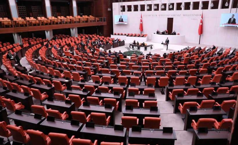 Bugün seçim olsa yasa çıkarmak için bir parti daha gerekiyor