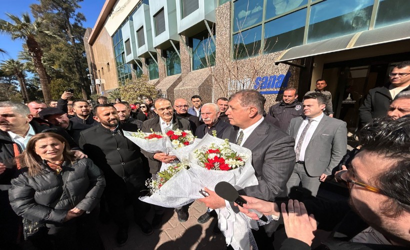 Büyükşehir'de işten çıkarılan 158 işçi geri döndü! Tugay'dan dayanışma çağrısı