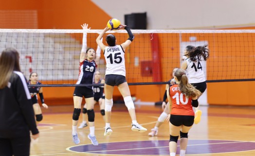 Çeşme’de ilk voleybol lig maçı heyecanı