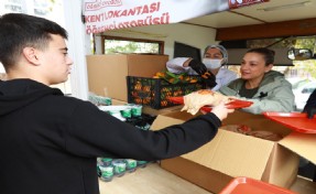 Efes Selçuk’ta öğrencilere Gıda Dayanışması ve Öğrenci Otobüsü desteği