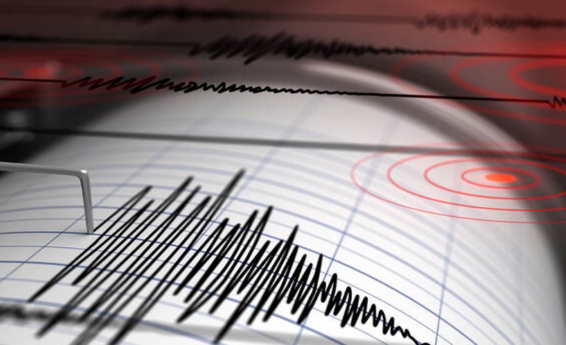 Ege Denizi'nde sarsıntılar sürüyor... İzmir yakınlarında 4.8 şiddetinde deprem!