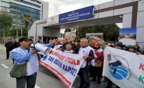 Foçalılardan il müdürlüğü önünde eylem: 'Mahkeme kararını uygula, taş ocaklarını kapa!' çağrısı