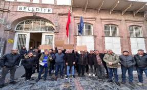 İZBETON işçileri Büyükşehir’e seslendi: Bizimle masaya oturun!